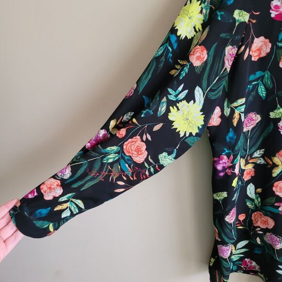 Chelsea & Theodore Womens Blouse Plus Size XXL Black Floral Print Crossover Hem - Picture 5 of 9
